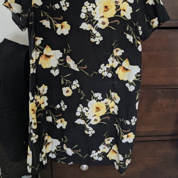 Short black dress with floral design, size S - Picture 2 of 2